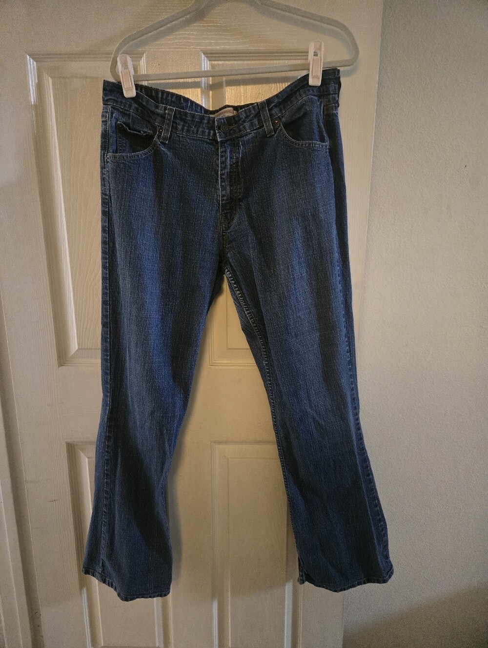 Signature by Levi Straus Women's  Indigo Stretch Low Rise Bootcut Denim Jeans
